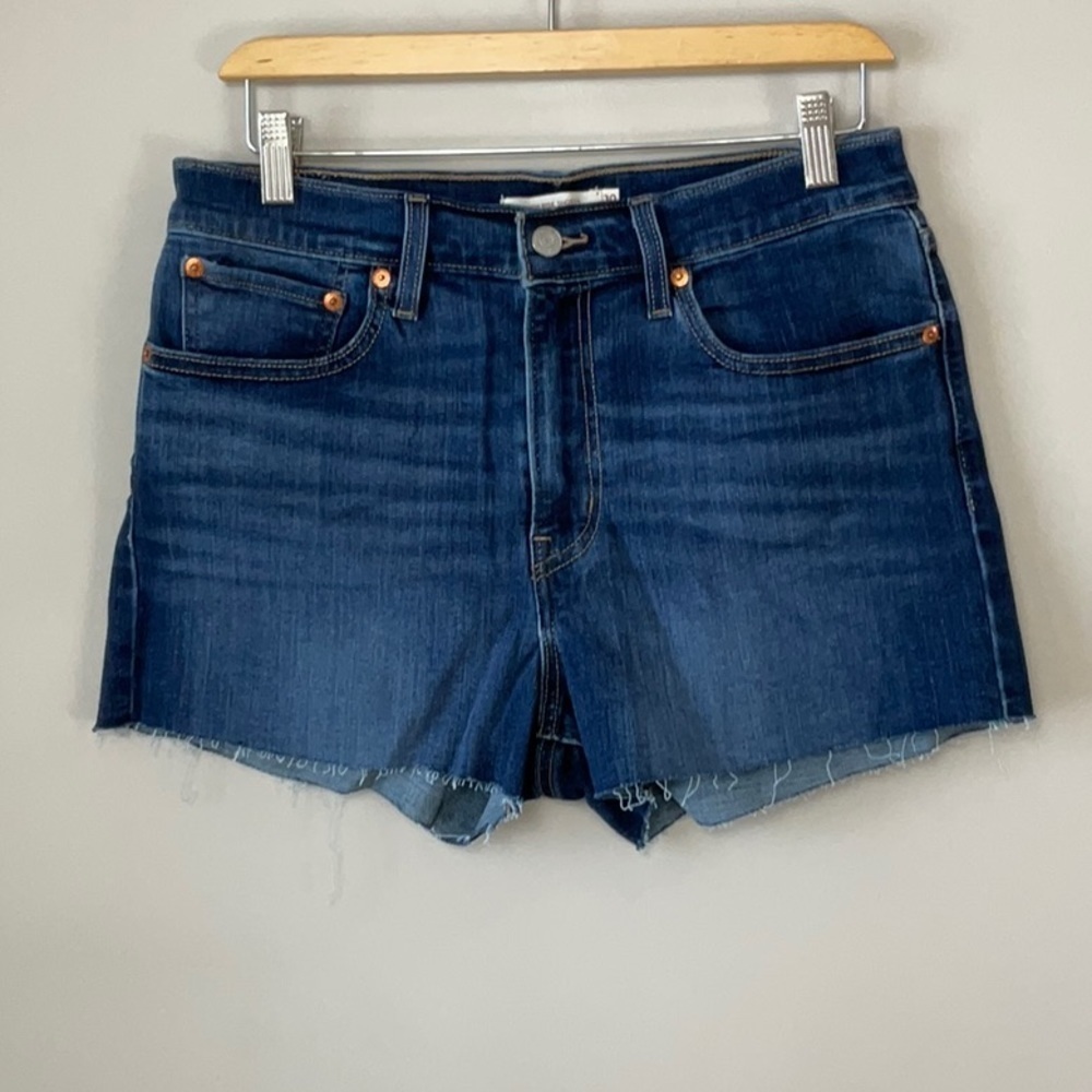 Levi’s high rise dark rinse short